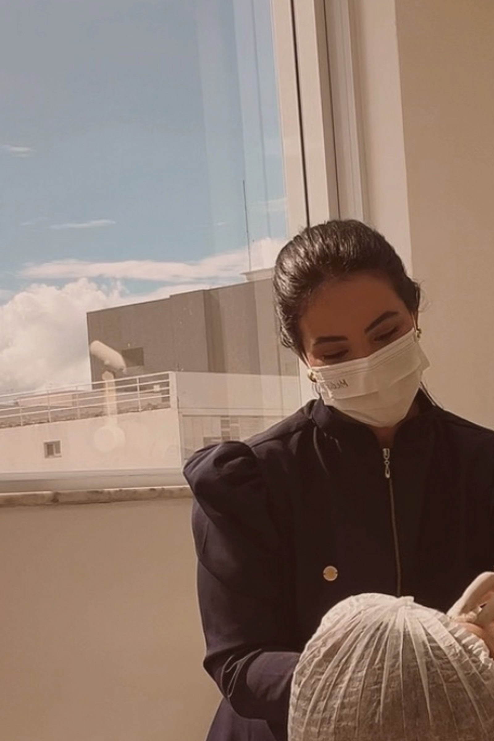 Dra. Bianca Araújo, cirurgiã-dentista, em retrato posado